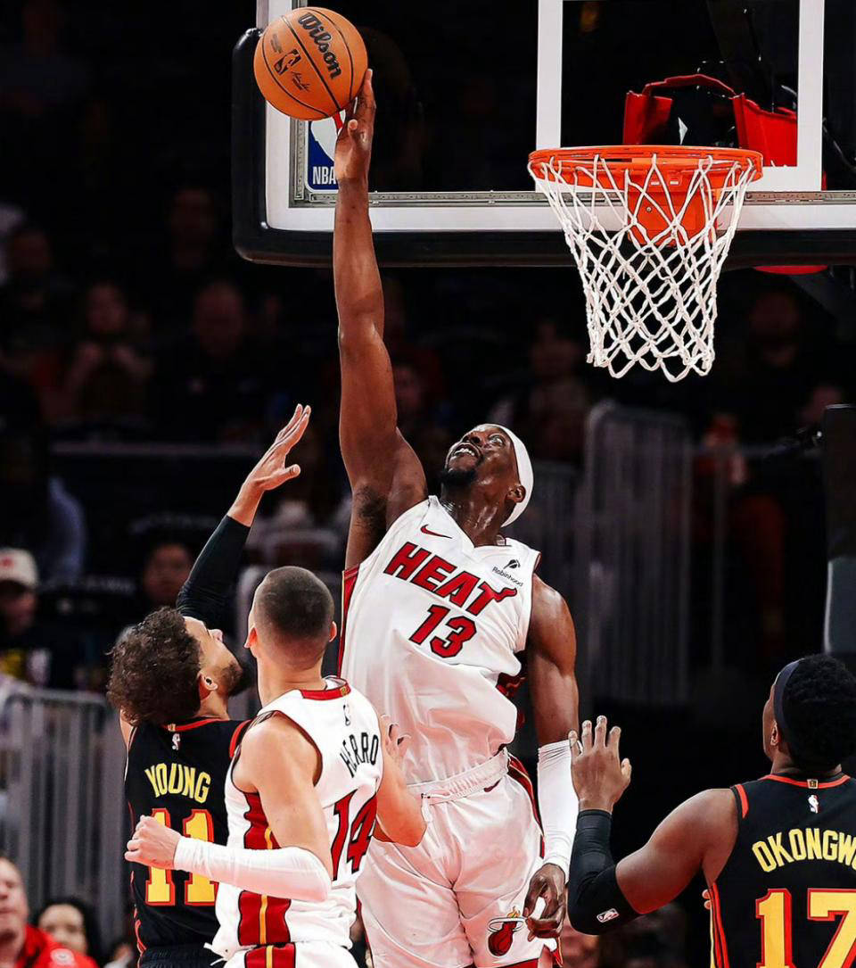 九游游戏中心下载 官方版-Faker在热火比赛中比赛局势复杂，晋级下一阶段引发热议！全场沸腾不已(热火三巨头比赛回放)